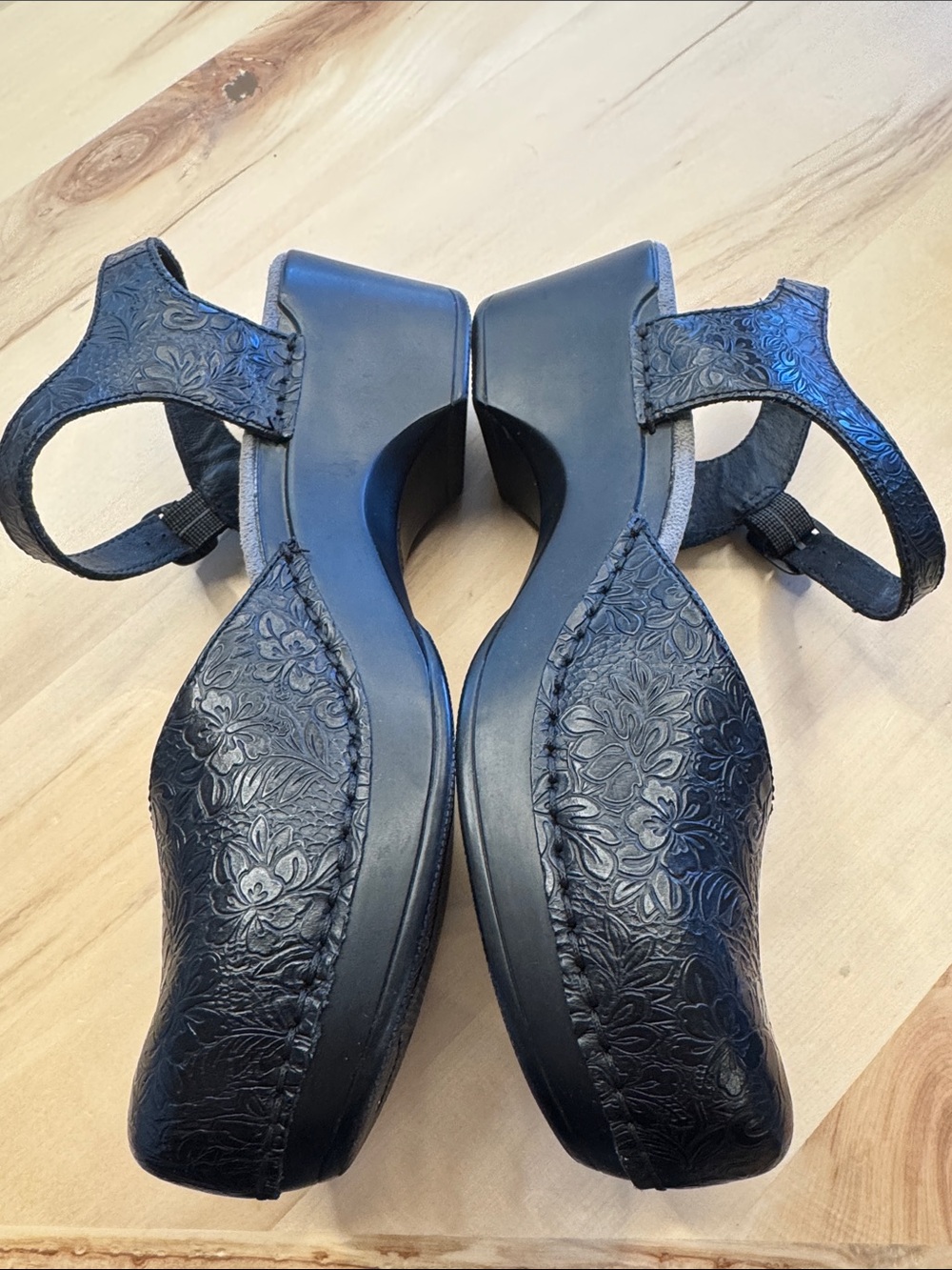 Dansko NEW Black Sam Embossed Floral 39 US 8.5 -9 - Picture 2 of 6